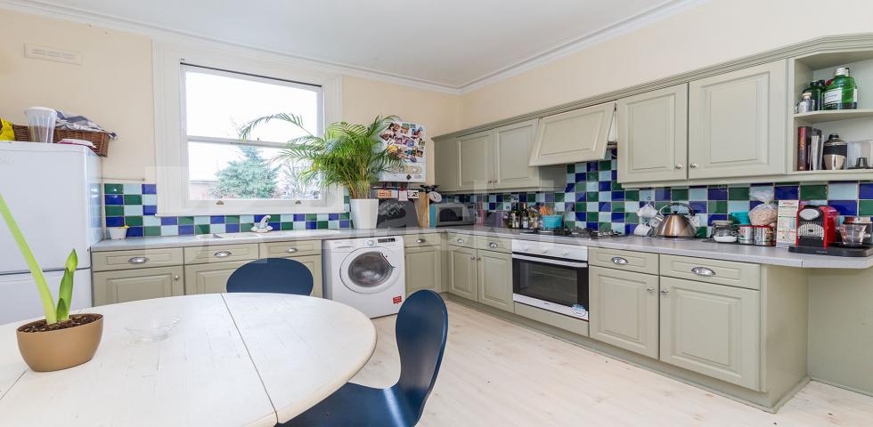 			NEW INSTRUCTION!, 2 Bedroom, 1 bath, 1 reception Flat			 Womersley Road, CROUCH END